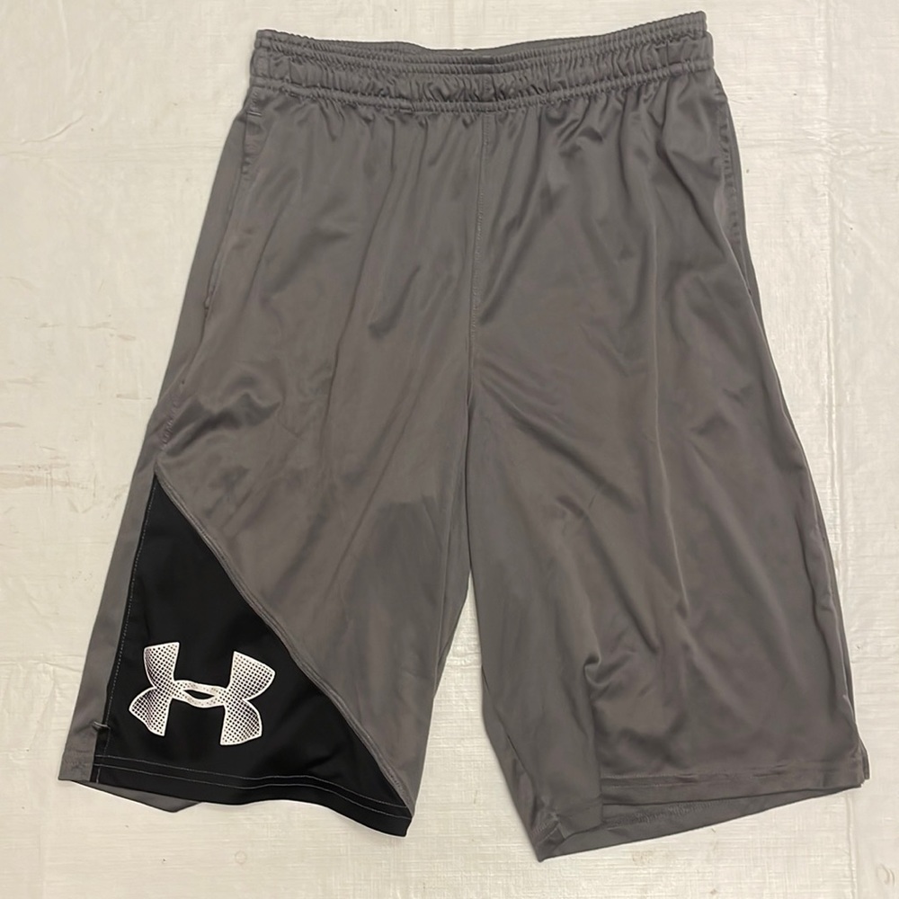 Under Armour basketball shorts. Size L